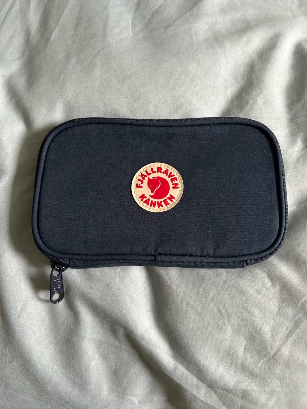 Fjällräven Kånken Zip Pouch in Navy with Red Logo
